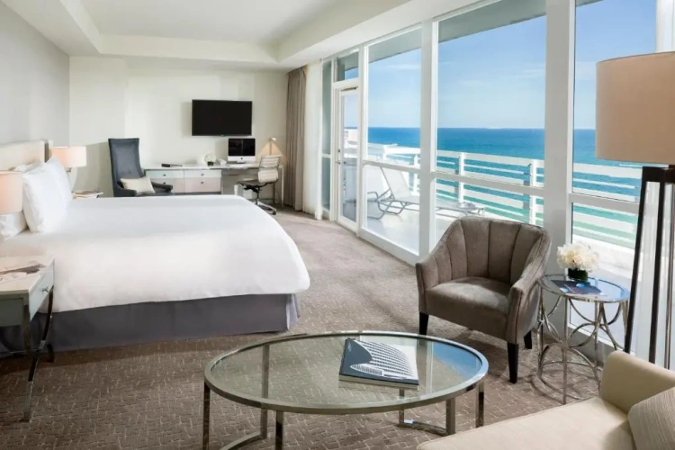Quadruple Junior Suite with bay view