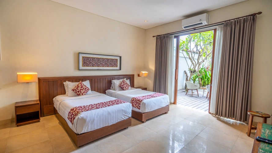 5 Bedrooms Villa beachfront
