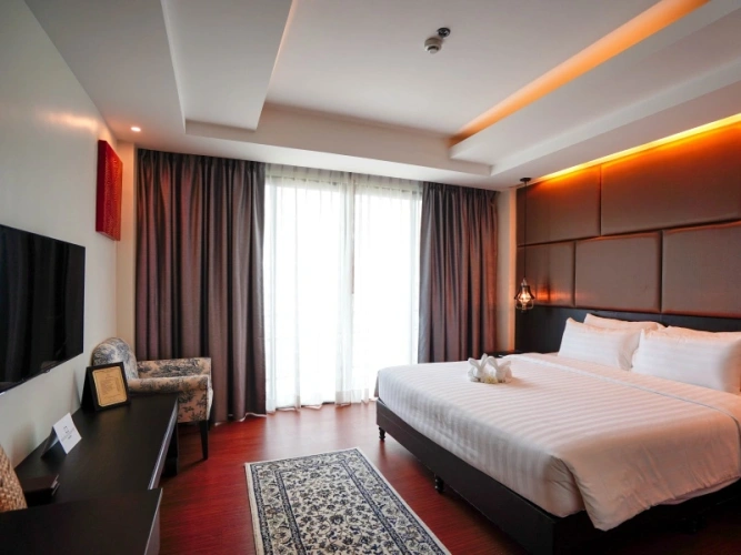 Deluxe Double room with city view