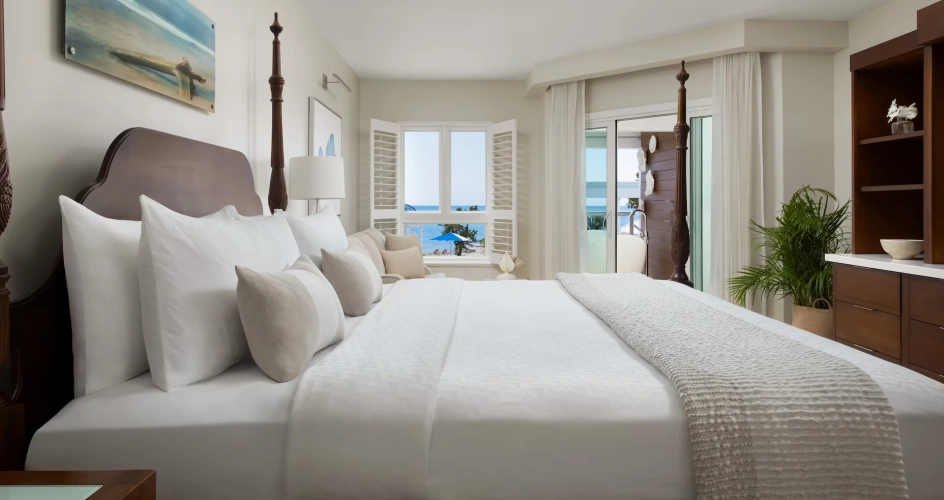 Starlight Double Club Level Suite with balcony Tranquility Soaking Tub and beachfront