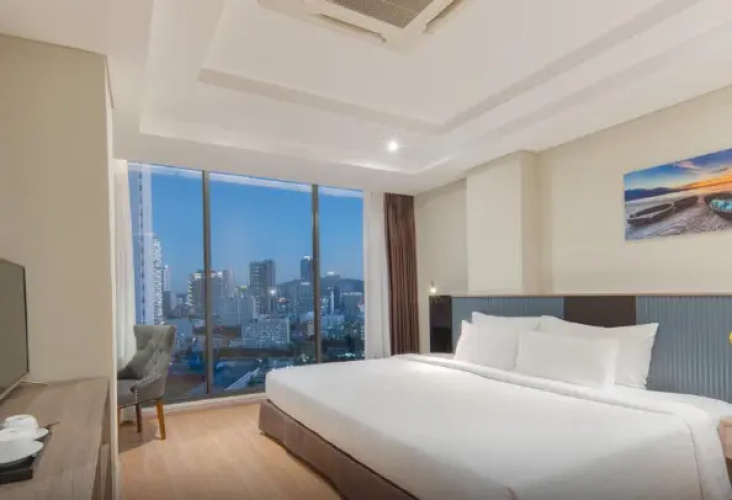 Twin Junior Suite with balcony and with sea view
