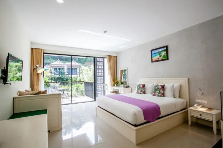 Premier Pool Double room with mountain view