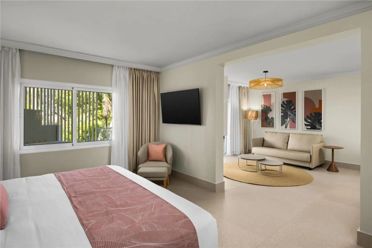Club Double Junior Suite with Tropical View