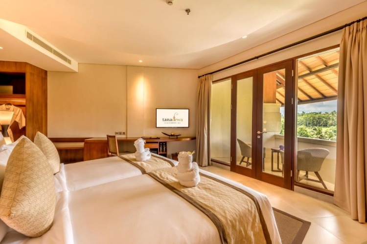Sky Twin Suite with balcony