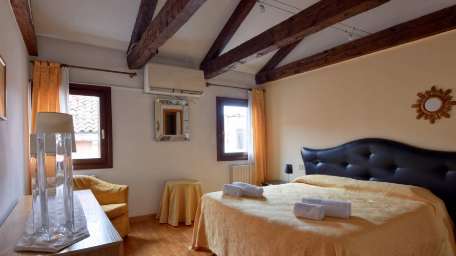 (Salizzada San Lio) Double Apartment