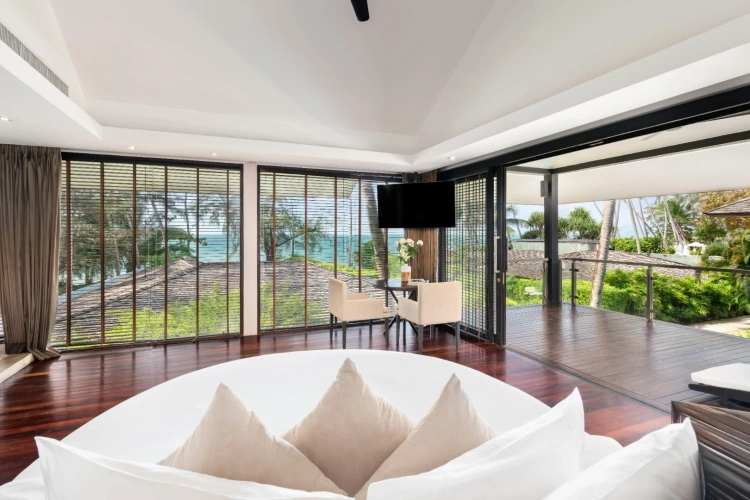 Penthouse with ocean view