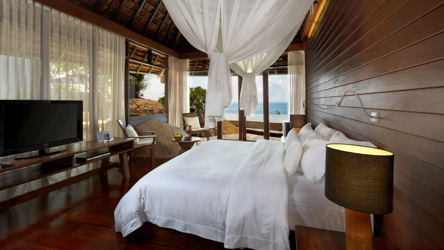 Double Pool Villa Suite No. 4 oceanfront