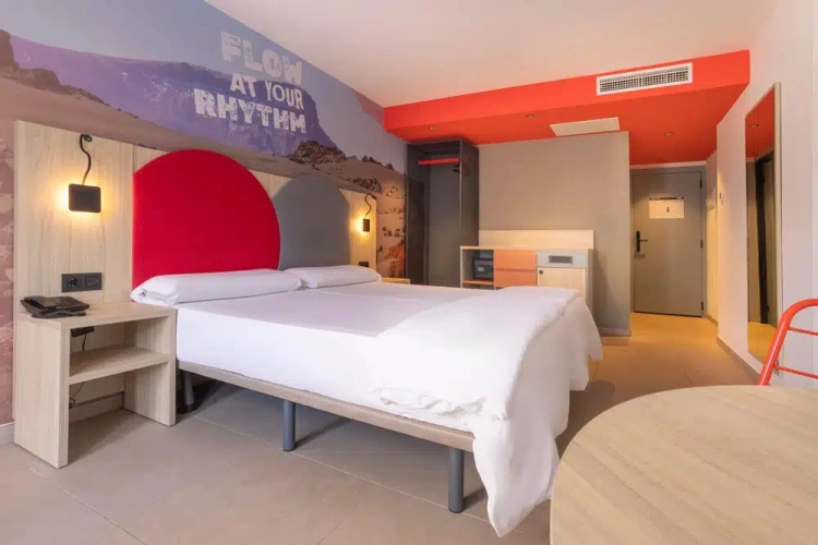 The Flow Twin room with partial sea view
