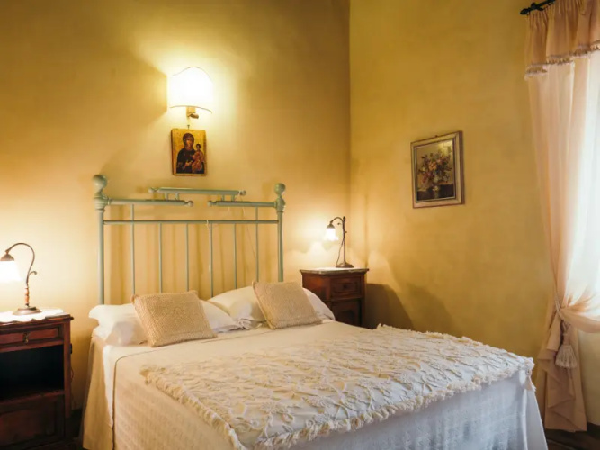 Small with French bed room