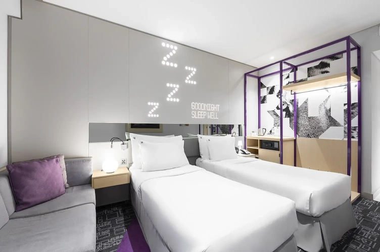 Urban Twin room with pool view