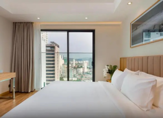 Deluxe Double room with city view