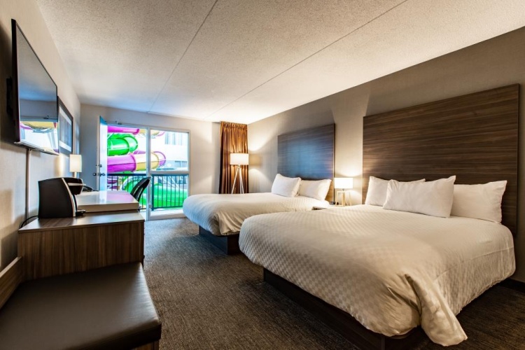2nd floor waterpark view Twin room