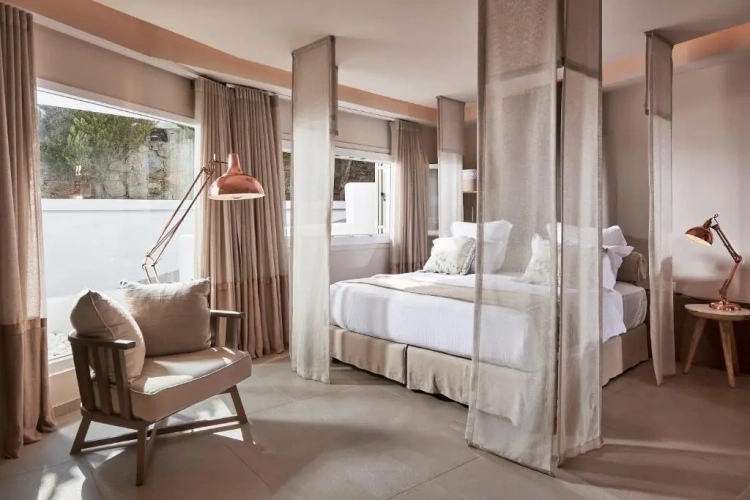 2 Bedrooms Master Suite