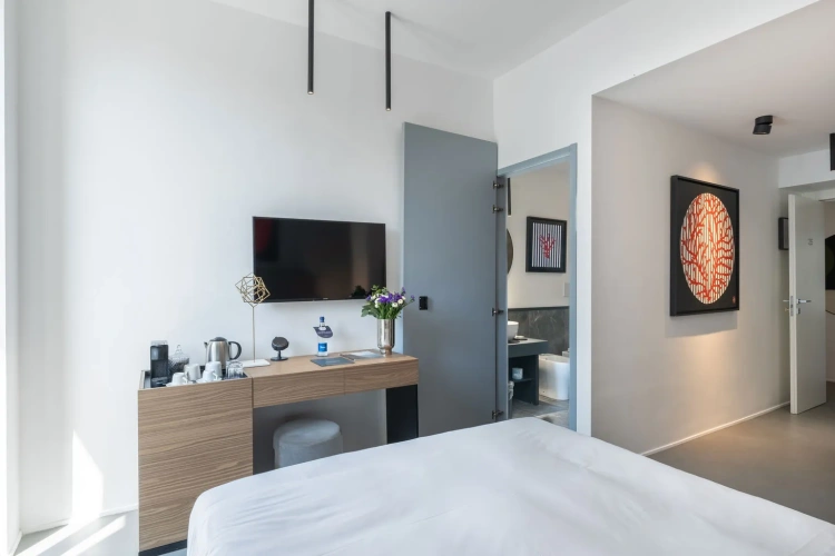 Comfort Double room with balcony and with partial sea view