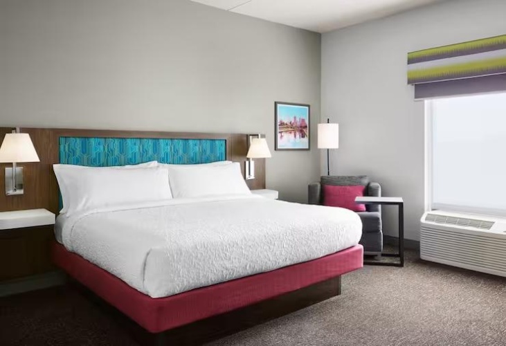Mobility/Hearing Accessible with Tub room