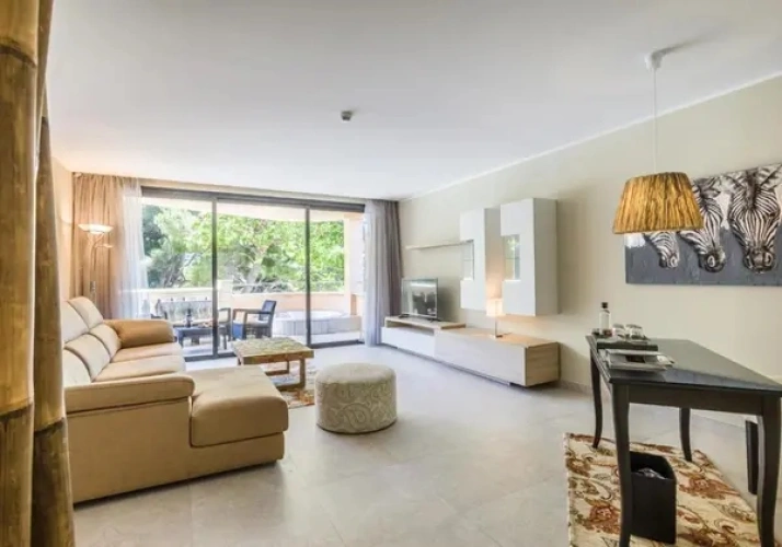 Deluxe Suite