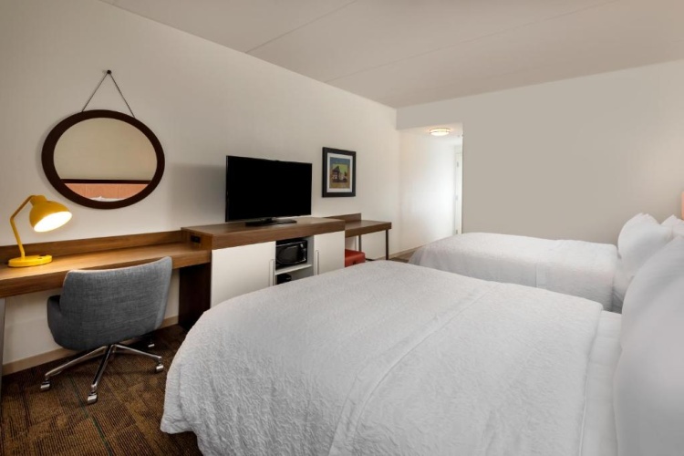 Hampton Inn Baltimore Bayview Campus photo 6