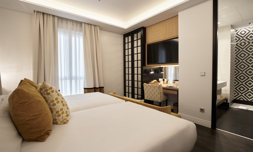 Superior Connecting room
