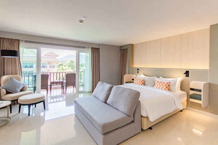 Executive Deluxe Double room with pool view