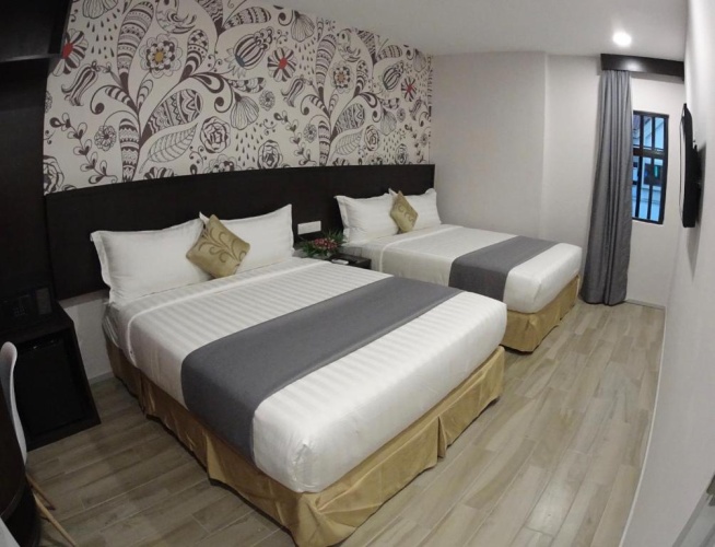 Sextuple Family Junior Suite with city view