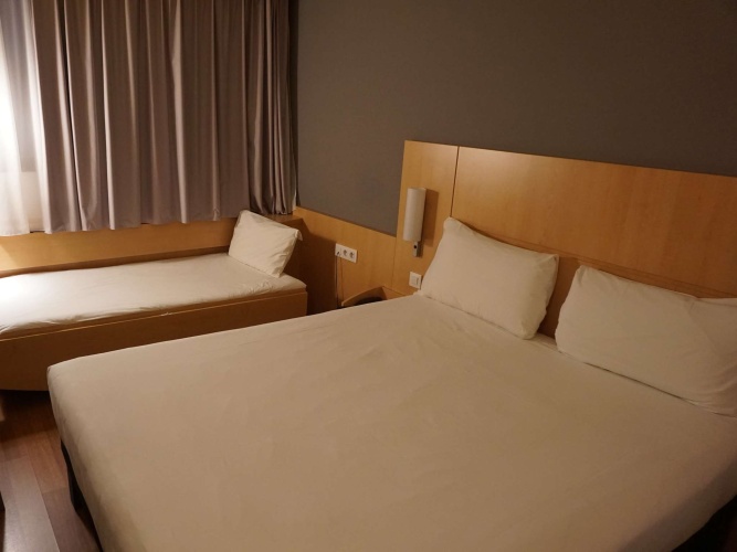 Standard Triple room
