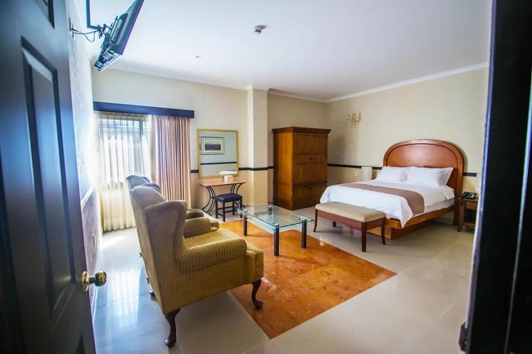 Master Sextuple Suite