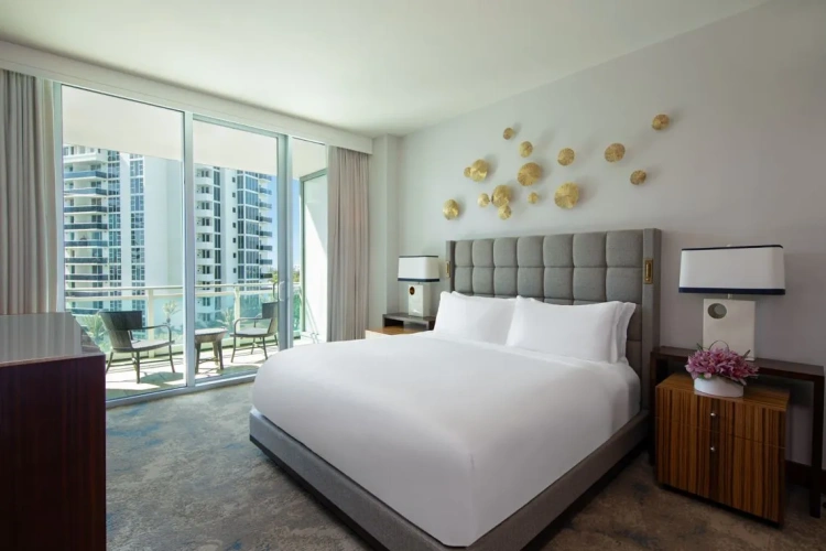 1 Bedroom Coastline View Double Suite with balcony