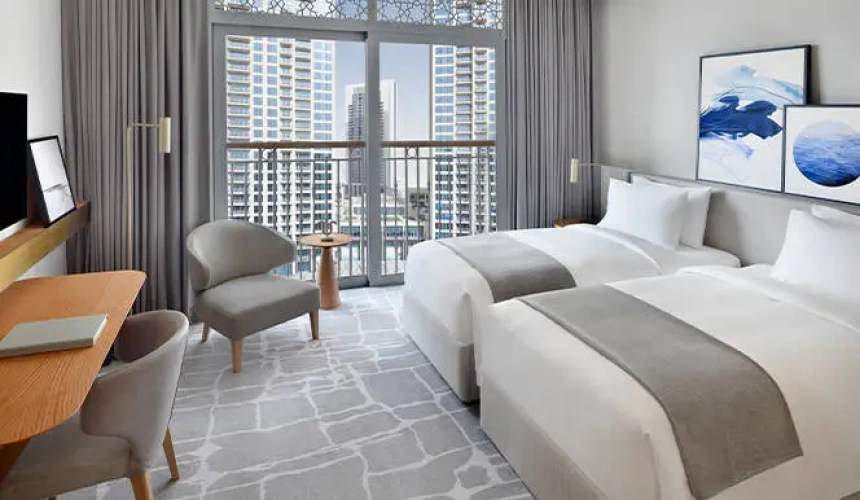 Deluxe Twin room with partial Marina view