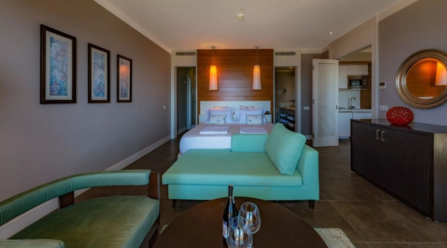 Economy Suite
