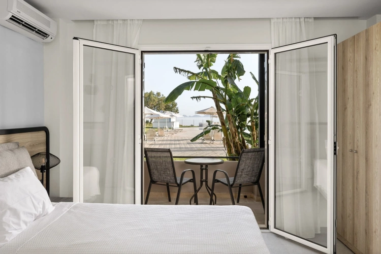Superior Twin room with partial sea view