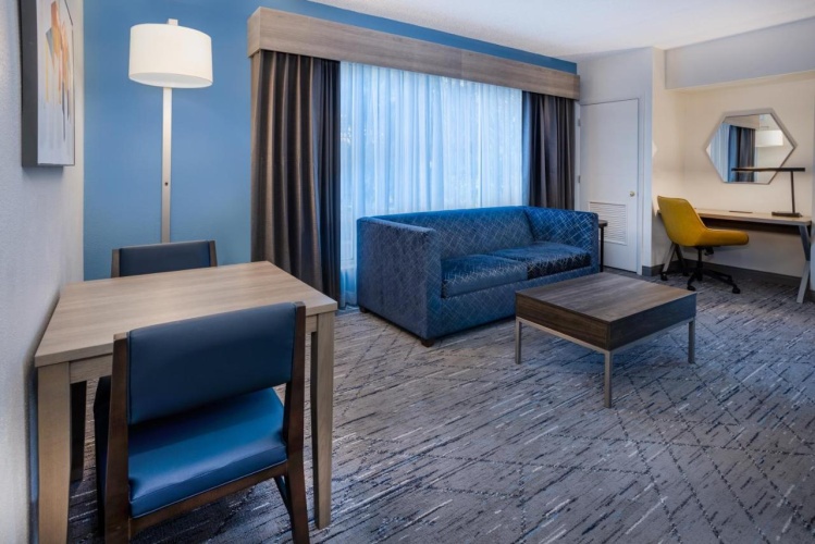 Holiday Inn Express & Suites Tampa-I-75 @ Bruce B.Downs photo 21