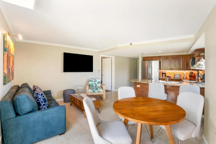 Luana Waikiki Hotel & Suites photo 11
