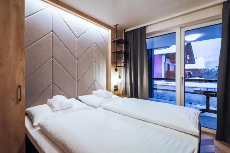 24 by AvenidA - Mountain Hotel