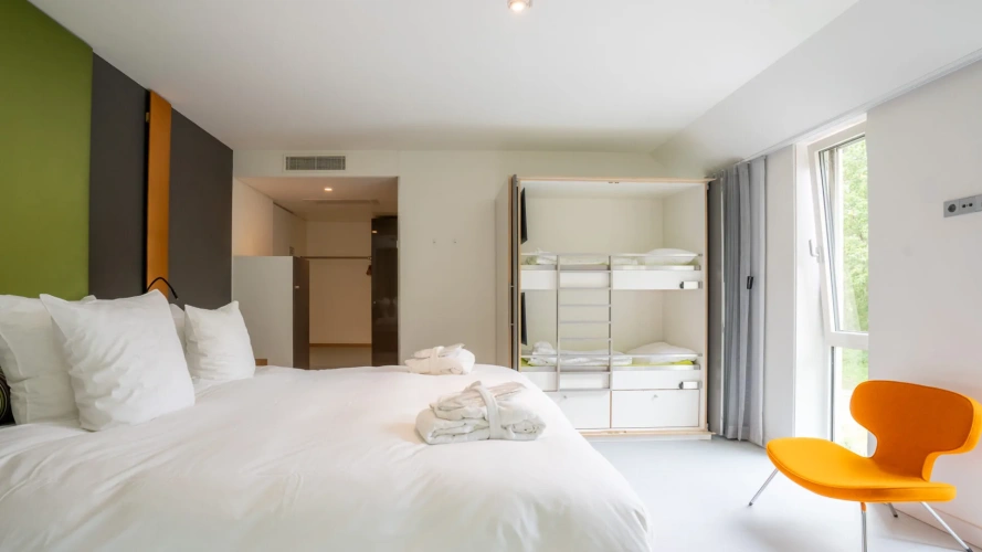 Bloomy Bunch room