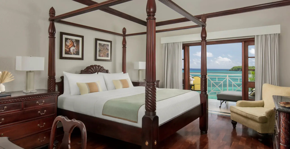 1 Bedroom Governor General Double Butler Suite oceanfront