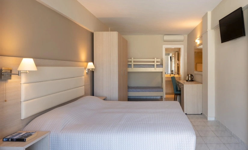 Quadruple room with garden view