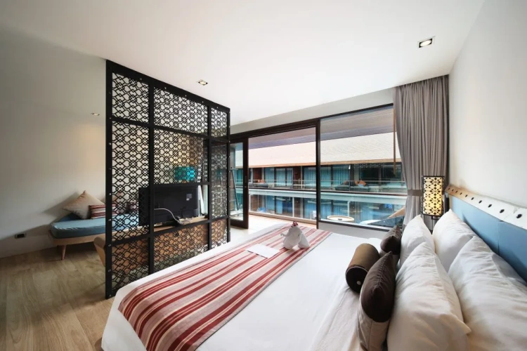 Deluxe room with pool view