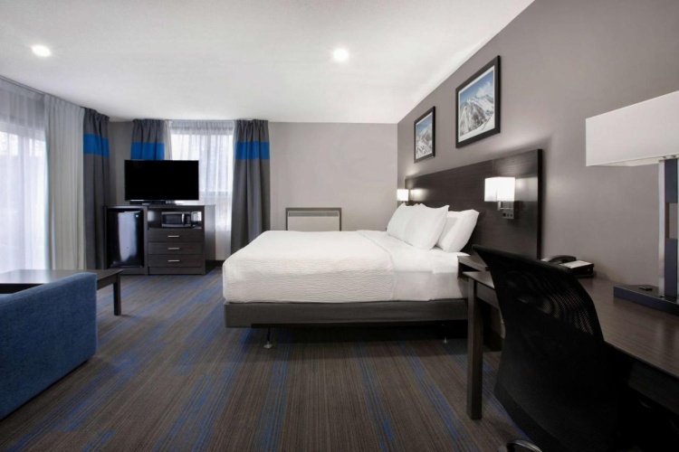 Days Inn By Wyndham Barrie photo 26