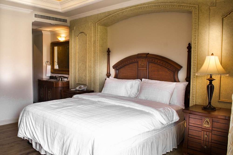 1 Bedroom Four Seasons Double Suite