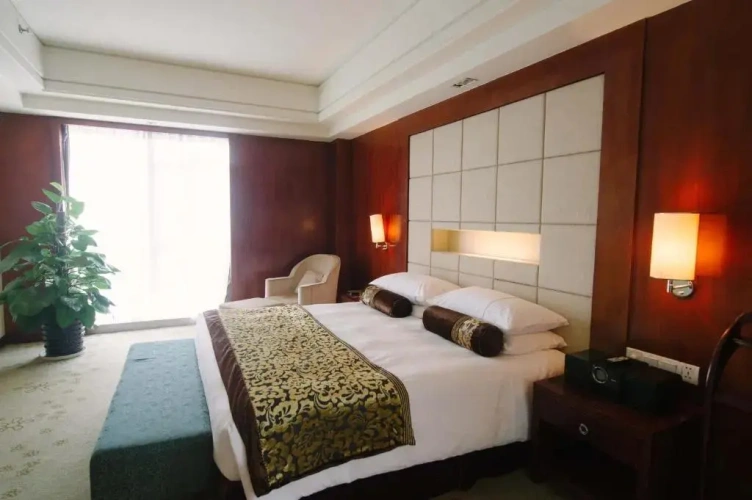 Lake View Double Suite