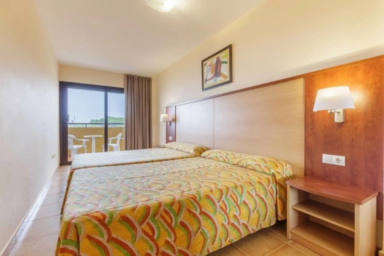 3 Bedrooms Apartment