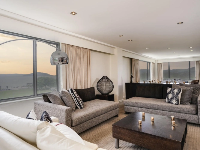 3 Bedrooms Royal Sextuple Suite