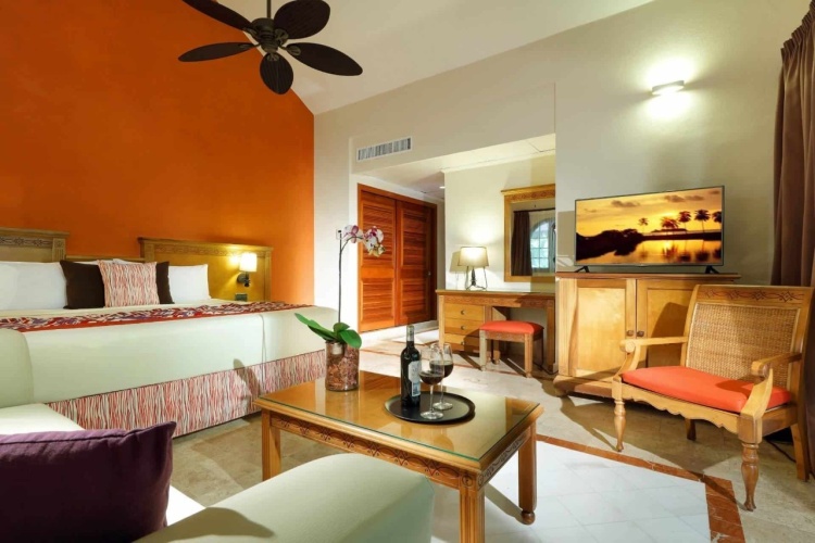 Double Romance Villa Suite with Poolside
