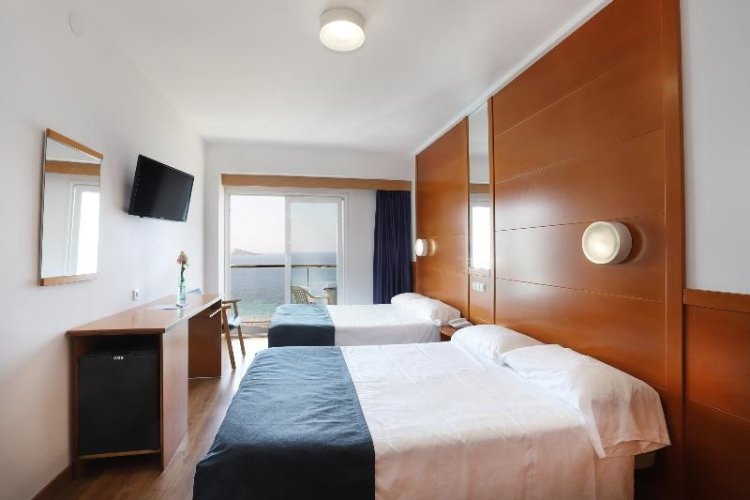 Standard Quadruple room with sea view
