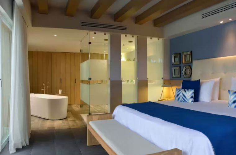 Swim Out Double Privileged Suite with ocean view