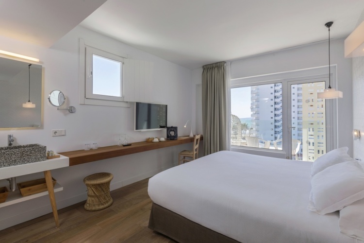 Premium Twin room with partial sea view