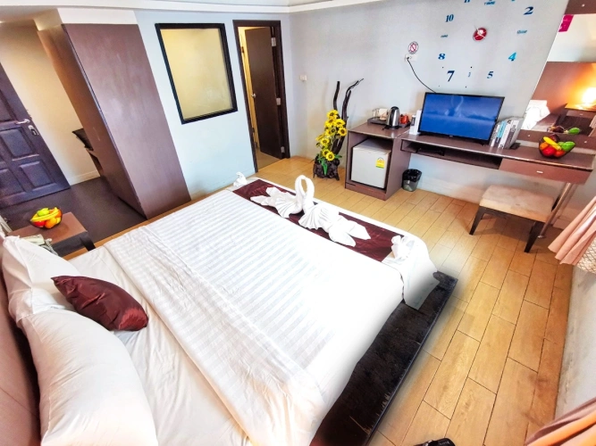 Deluxe Double Suite with city view