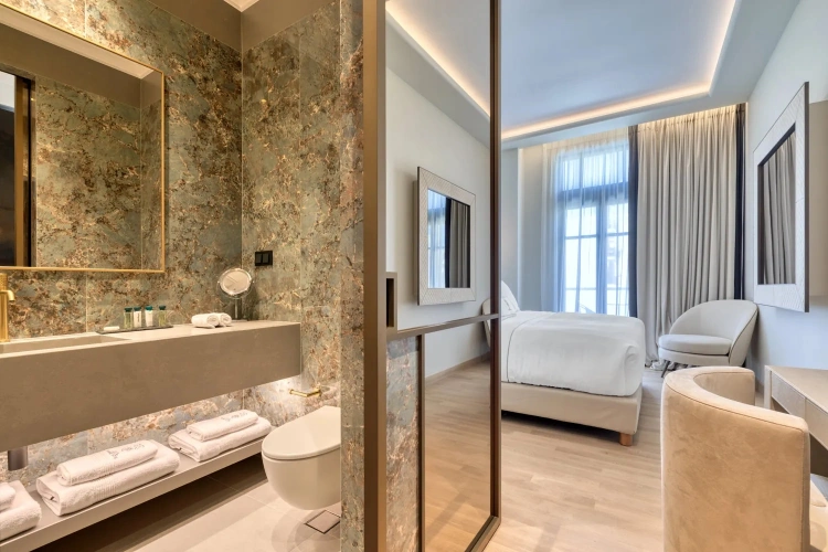 Standard Double room with city view