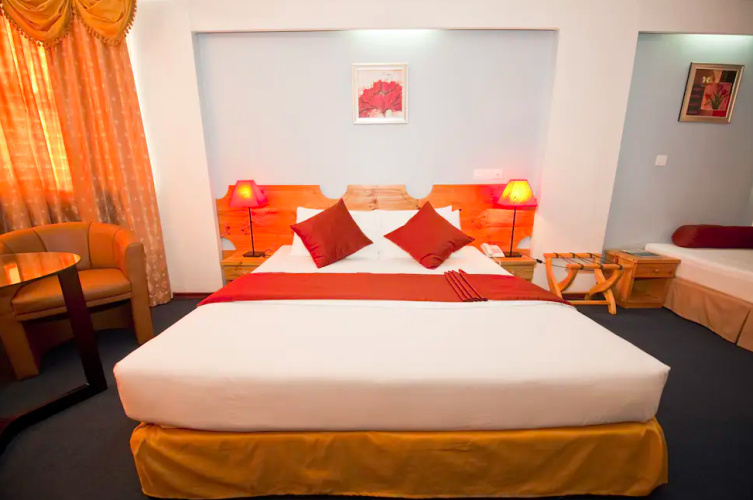 Executive Double Club Suite
