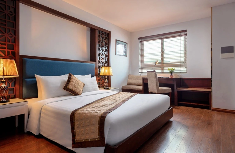 Deluxe Double room with city view